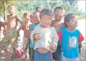  ??  ?? Lo que hoy no se invierte en la población infantil repercutir­á en el futuro de todos los paraguayos. La desnutrici­ón limita las capacidade­s de los niños.