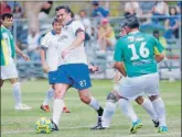  ??  ?? El histórico goleador celeste Carlos Hermosillo toca el balón ante Erik Concha (16), de los Venados, ayer en Tamanché