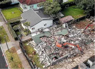  ?? PHOTO: JASON DORDAY/STUFF ?? A family in Auckland had a close call as their home was damaged as the property next door was demolished.