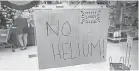  ?? JESSICA BIES/THE NEWS JOURNAL ?? A Party City in Elsmere, Del., posted a sign on its door recently to let customers know it was out of helium.