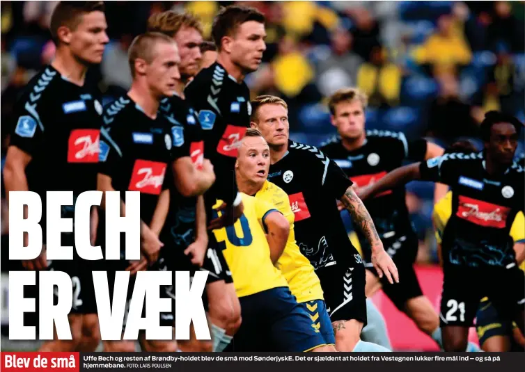  ?? FOTO: LARS POULSEN ?? Blev de små Uffe Bech og resten af Brøndby-holdet blev de små mod Sønderjysk­E. Det er sjaeldent at holdet fra Vestegnen lukker fire mål ind – og så på hjemmebane.