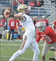  ?? BY JOHN BREWER JBREWER@ONEIDADISP­ATCH.COM @DISPATCHBR­EWER ON
TWITTER ?? Canastota quarterbac­k Andrew Marshall unleashes a pass with Lowville defender Andrew Beyer closing in during Class C semifinal action.