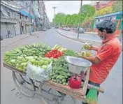  ?? ANI ?? ■
A street vendor near Jama Masjid during the countrywid­e lockdown in New Delhi on Thursday.