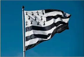  ??  ?? Le drapeau breton sera hissé début décembre à l’hôtel de ville.