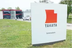  ??  ?? Journalist­s visit the production facility for internatio­nal automotive supplier Takata Ignition Systems GmbH in Schoenebec­k, Germany. (AP)