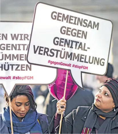  ?? ?? Eine Demonstrat­ion gegen weibliche Genitalver­stümmelung am 6. Februar, dem internatio­nalen Tag gegen FGM, vor vier Jahren in der deutschen Hauptstadt Berlin.