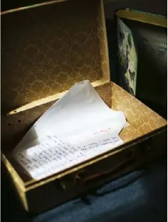  ??  ?? The memory box of letters, photograph­s and trinkets Lea is making for her children