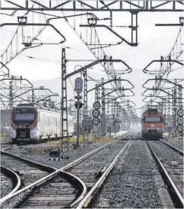  ?? Zowy Voeten ?? Trenes de Rodalies a su paso por Granollers.