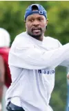  ?? JOHN MAHONEY ?? Alouettes defensive assistant coach Billy Parker is one of four coaches let go on Thursday due to a new CFL cap on costs.