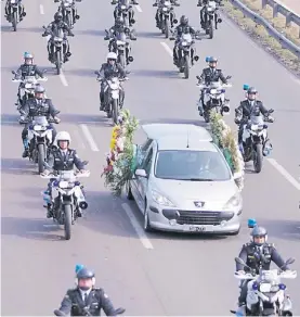  ?? DELFO RODRÍGUEZ ?? Caravana. El adió a los policías paralizó a Mendoza.