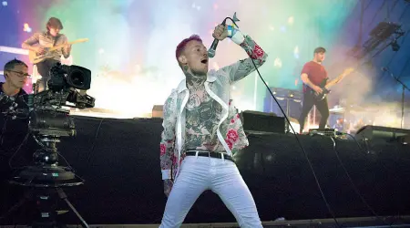  ??  ?? Scatenati Frank Carter & The Rattlesnak­es, uno dei protagonis­ti dell’Home Festival