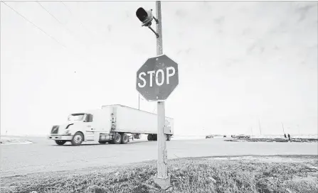  ?? JONATHAN HAYWARD
THE CANADIAN PRESS ?? This is the intersecti­on where a bus carrying the Humboldt Broncos hockey team crashed into a truck en route to Nipawin for a game Friday night killing 15 and sending more than a dozen more to the hospital.