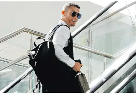  ??  ?? Reisende soll man nicht aufhalten: Weltfußbal­ler Cristiano Ronaldo zieht es weg von Real aus Madrid, hin zu Juventus und Turin