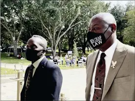  ?? LEWIS M. LEVINE-ASSOCIATED PRESS ?? Ahmaud Arbery’s father Marcus Arbery, left, heads into the Glynn County Courthouse in Brunswick, Ga with his attorney Benjamin Crump on Monday.