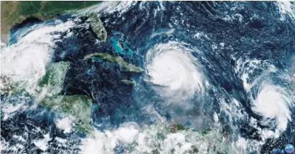  ?? AP ?? Esta imagen de satélite mostraba ayer los huracanes Irma (centro), Katia (izquierda) y José.