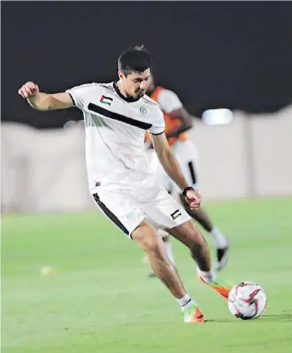  ??  ?? ► Pinto se encuentra en estos días entrenando con la selección de Palestina.