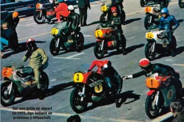  ??  ?? Sur une grille de départ en 1972, Ago indique un problème à Offenstadt. En 1973, Offenstadt participe aux 200 Miles de Daytona sur une Kawasaki 750 H2R.