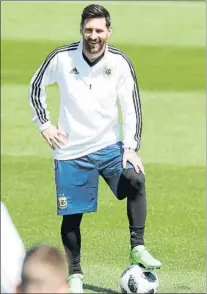  ?? FOTO: AP ?? Ambos harán su debut este sábado, los galos ante Australia (12.00 h.) y los celestes contra Islandia (15.00h.)