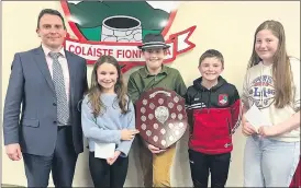  ?? ?? QUIZ CHAMPIONS - Glenahulla NS pupils Hannah Murphy, Gary O’Donnell, Michael Murphy and Jane O’Donnell, winners of ‘Quiz Wizz 2023’ with Mr Cronin (principal Coláiste Fionnchua, Mitchelsto­wn).