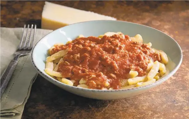  ?? E. JASON WAMBSGANS/CHICAGO TRIBUNE; SHANNON KINSELLA/FOOD STYLING ?? Homemade cavatelli in tomato sauce