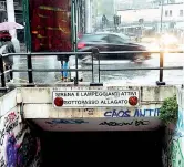  ?? (Ansa) ?? Allerta Sopra il fiume Po che si è ingrossato. Per precauzion­e è stata chiusa al traffico la zona dei Murazzi a Torino. Nella foto piccola un sottopasso allagato a Sampierdar­ena a Genova