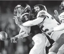  ?? ?? Steele's Jacob King (35) sacks Wagner quarterbac­k Pharrell Arellano.