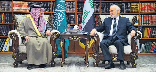  ?? Foto: AFP / AM Irak ?? Der saudische Außenminis­ter Adel al-Jubairi am Samstag in Bagdad bei seinem irakischen Amtskolleg­en Ibrahim al-Jafari. Die beiden sind keine natürliche­n Freunde. Als Premier verfolgte Jafari 2005 die Schiitisie­rung des Irak. Und Jubair wetterte in...