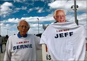  ??  ?? Jeff Jones (à g.) pose avec un buste de Bernie Sanders en carton.