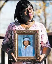  ?? ANTONIO PEREZ/CHICAGO TRIBUNE ?? Nortasha Stingley whose daughter Marissa Boyd-Stingley was killed in 2013, holds a photo of her daughter Friday.