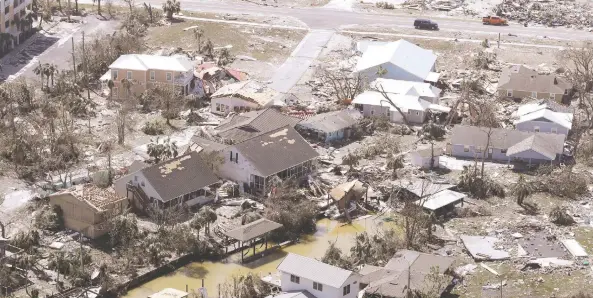  ??  ?? La pequeña comunidad de Mexico Beach, en Florida, quedó devastada tras el paso de Michael, que tocó tierra el miércoles en ese punto como huracán categoría 4.