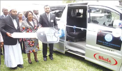  ??  ?? First Lady Auxillia Mnangagwa receives a symbolic key for a vehicle donated to her charity organisati­on Angel of Hope by Bhola Hardware directors Anis and Anif Patel at Zimbabwe House yesterday.