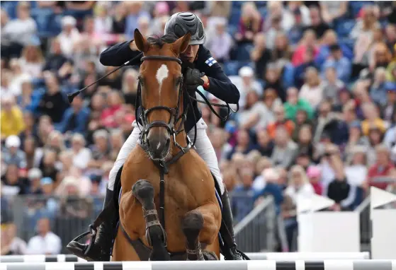  ?? FOTO: LEHTIKUVA / JUSSI NUKARI ?? John Antell och Iscara del Maset i Nations Cup-tävlingen i somras.