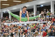  ?? Foto: Dirk Klos ?? Volle Ränge, tolle Stimmung: Die Turner der TG Allgäu um Stephan Urbin genossen den Wettkampf gegen den TSV Pfuhl trotz der Niederlage.