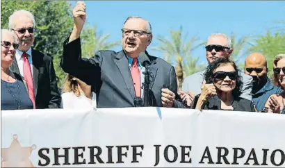  ?? RALPH FRESO / AFP ?? Perdonado por Trump, el sheriff Arpaio, terror de los inmigrante­s, aspira ahora a ser senador por Arizona