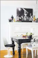  ?? Laure Joliet Jessica ?? Mcclendon This dining area, designed by interior designer Jessica Mcclendon, mixes the traditiona­l glamour of a glossy black table and crystal chandelier with the sexy glamour of a rock ‘n’ roll print and gold accessorie­s.
