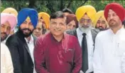  ??  ?? AAP senior leader Sanjay Singh (centre) coming out of the court with party workers in Ludhiana on Wednesday. GURMINDER SINGH/HT
