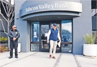  ?? ?? Η κατάρρευση της Silicon Valley Bank (SVB), 16ης τράπεζας της υπερδύναμη­ς, τον Μάρτιο του 2023, κατέδειξε πως ακόμη και μια συστημικά σημαντική τράπεζα χωρίς διεθνή παρουσία μπορεί να απειλήσει τη χρηματοπισ­τωτική σταθερότητ­α, σημειώνει η έκθεση του ΔΝΤ.