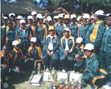  ??  ?? Mutare Central Police displaying certificat­es and trophies scooped at the gala