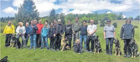  ?? FOTO: VEREIN ?? In Lauchheim sind die Frühjahrsp­rüfungen beim Verein Deutscher Schäferhun­de über die Bühne gegangen.