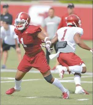  ?? NWA Democrat-Gazette/Andy Shupe ?? 1v1: Arkansas defensive back Chevin Calloway, left, defends against receiver Jared Cornelius in a drill on Aug. 7 during the Razorbacks’ practice in Fayettevil­le.