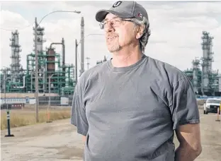  ?? BRANDON HARDER/POSTMEDIA NEWS ?? Unifor Local 594 member Paul Woit stands at Gate 7 outside the Co-op Refinery Complex in Regina on May 1. The local has been locked out by the company since Dec. 5, 2019.