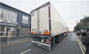  ?? AFP ?? Police officers drive away a truck in which 39 dead bodies were discovered in Essex, UK.