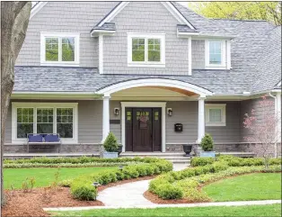  ?? METRO CREATIVE ?? Some simple landscapin­g strategies can help homeowners transform their home exteriors without requiring a significan­t investment of time or money.