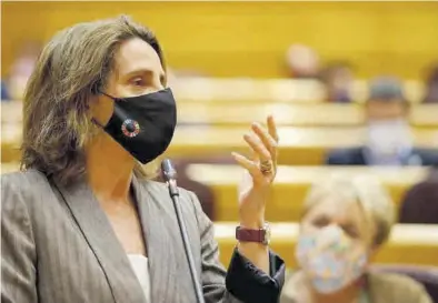  ?? EFE / MARISCAL ?? La vicepresid­ente y ministra para la Transición Ecológca, Teresa Ribera, ayer en su intervenci­ón en el Senado.