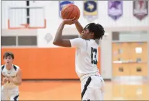  ?? MIKE CABREY — MEDIANEWS GROUP ?? Methacton’s Christian Matos shoots against Wissahicko­n at the Perkiomen Valley Holiday Shootout on Thursday.