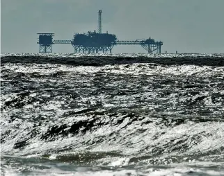  ?? REUTERS ?? AN OIL and gas drilling platform stands offshore in the Gulf of Mexico in Dauphin Island, Alabama, US, Oct. 5, 2013.