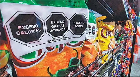  ?? TÉLAM ?? PRODUCTOS. Desde hoy, las empresas alimentari­as deben entregar a supermerca­dos los rotulados visibles en el frente de los empaques.