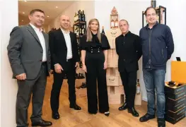  ??  ?? O treinador de futebol Leonardo Jardim veio apadrinhar a nova loja de vinhos ‘Trago’.