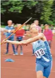  ?? Foto: Johann Kohler ?? Auch beim Speerwurf gab Lucas Wiede‰ mann von der SpVgg Auerbach‰Streit‰ heim eine gute Figur ab.