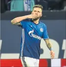  ?? [ Martin Meissner/AP/picturedes­k.com] ?? Guido Burgstalle­r: Tor und Handkuss für Schalke.